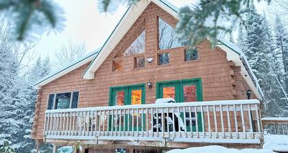 Chalet with Sauna, Lake & Snowmobile Access