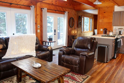 Chalet with Sauna, Lake & Snowmobile Access