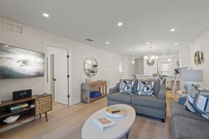 Smart TV - Beachfront Condo with Unobstructed Gulf Views – Steps to the Sand (Siesta Key)