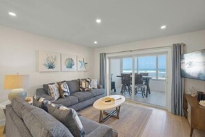 Smart TV - Beachfront Condo with Unobstructed Gulf Views – Steps to the Sand (Siesta Key)