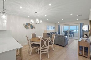 Dining - Beachfront Condo with Unobstructed Gulf Views – Steps to the Sand (Siesta Key)