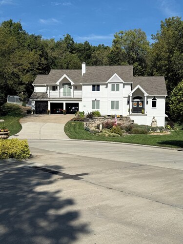 Arrowhead WorldCup travelers beautiful, 
 2 bedroom residential Apt. 11Mi from