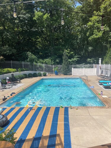 Arrowhead WorldCup travelers beautiful, 
 2 bedroom residential Apt. 11Mi from