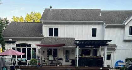 Arrowhead WorldCup travelers beautiful,
2 bedroom residential Apt. 11Mi from