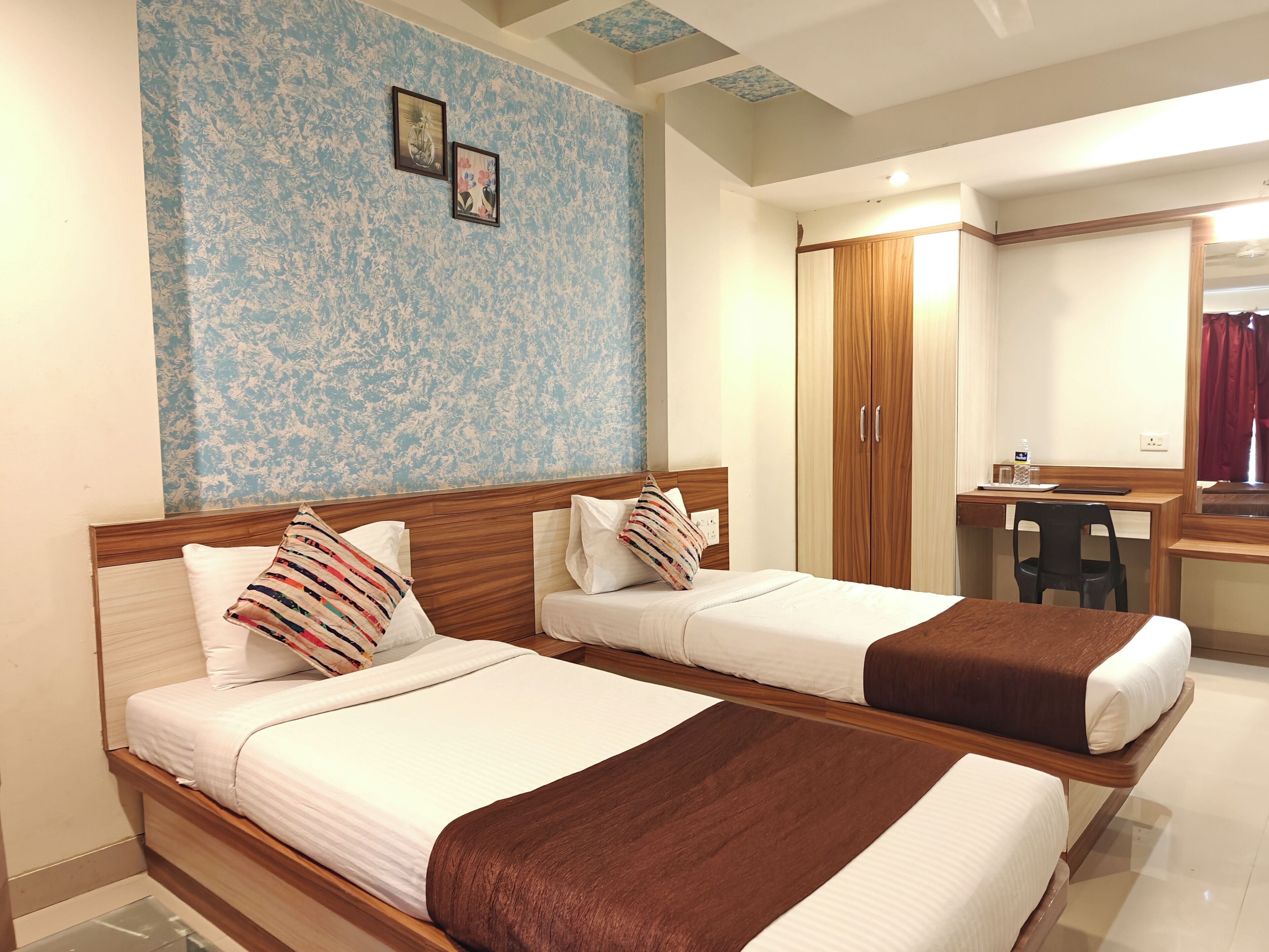 Classic-Doppel- oder -Zweibettzimmer | Schreibtisch, Verdunkelungsvorhänge, kostenloses WLAN