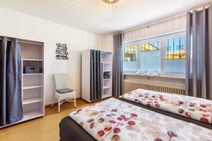 2 bedrooms, iron/ironing board, WiFi, bed sheets - Landzeit Apartment with Large Conservatory, Vineyard & Forest Views, 130 sqm (Efringen-Kirchen)