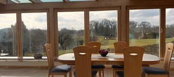 Landzeit Apartment with Large Conservatory, Vineyard & Forest Views, 130 sqm