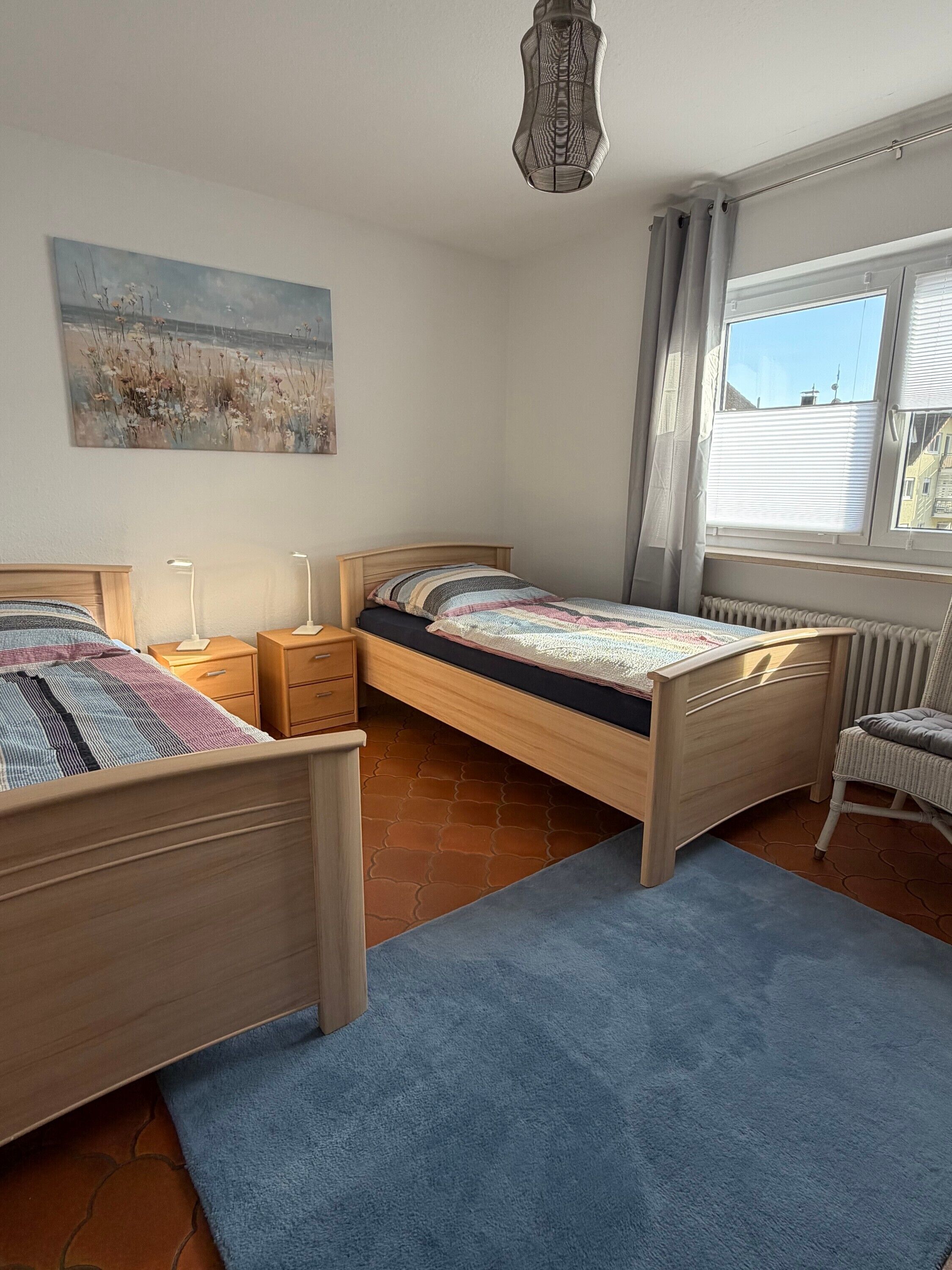 Tabla de planchar con plancha, wifi y ropa de cama 