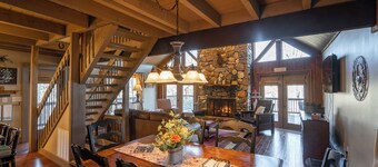 Tremendous 3-bedroom cabin with AC in charming Franklin