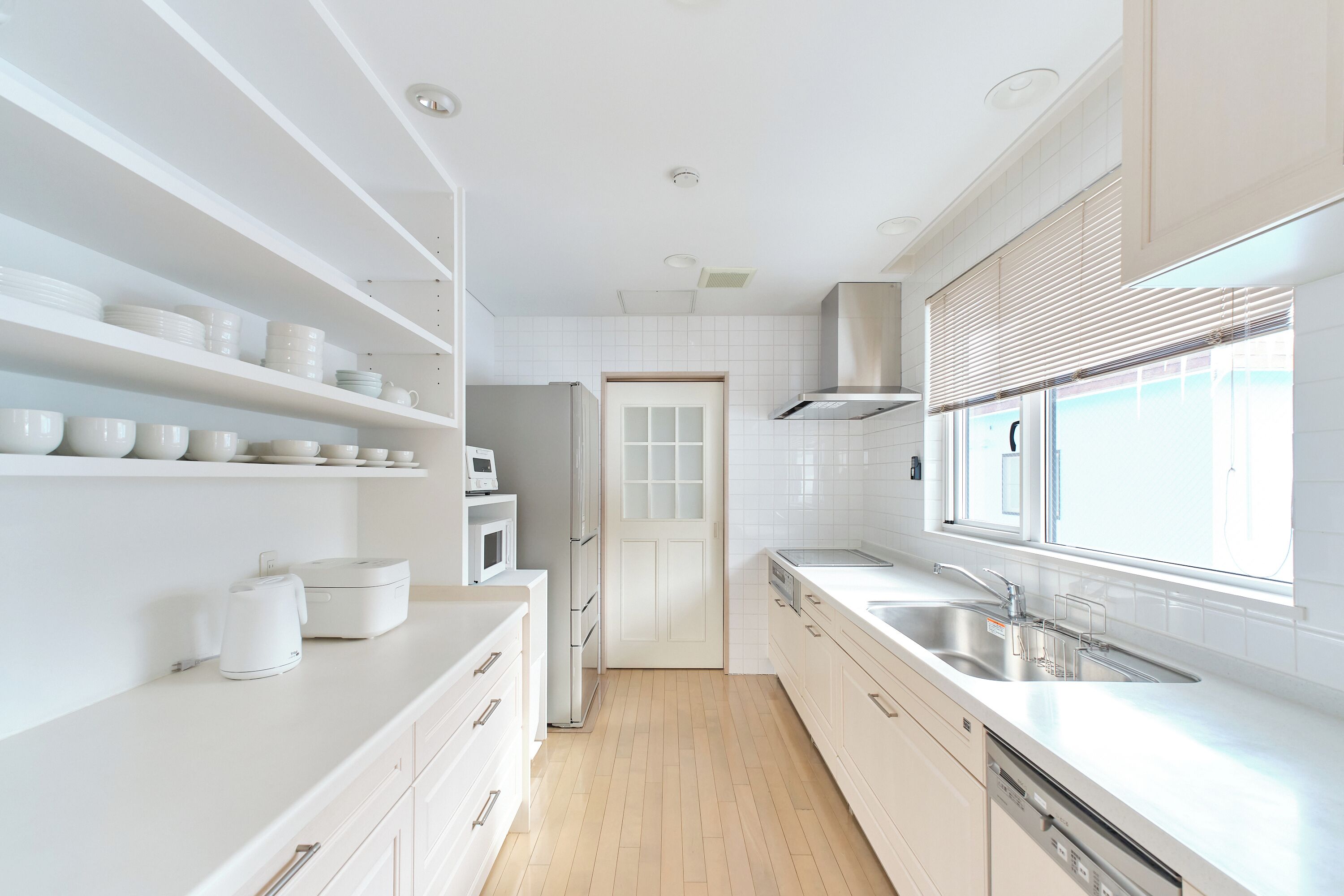 Biệt thự tiện nghi đơn giản, 4 phòng ngủ, không hút thuốc, quang cảnh thành phố | Bếp riêng | Tủ lạnh, lò vi sóng, bếp nấu, lò nướng bánh mì 