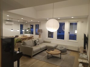 Living area - Moiwa Moutain Villa (Sapporo)