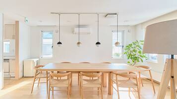 Vila conforto, 4 quartos, para não fumantes, vista para a cidade | Opções para refeição no quarto
