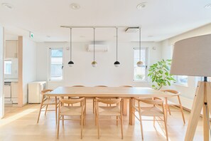 Comfort Villa, 4 Bedrooms, Non Smoking, City View | In-room dining - Moiwa Moutain Villa (Sapporo)