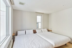 Comfort Villa, 4 Bedrooms, Non Smoking, City View | Blackout curtains, iron/ironing board, free WiFi, bed sheets - Moiwa Moutain Villa (Sapporo)