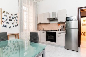 Réfrigérateur, micro-ondes