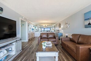 TV - 🏖️Large Balcony | Beachfront | Pool | Moondrifter 205 🏖️ (Panama City)