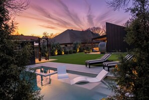 Pool - Luxury Lodge, Heated Magnesium Pool, Sauna & Cold Plunge (Dallas)