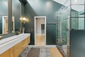 Interior - Luxury Lodge, Heated Magnesium Pool, Sauna & Cold Plunge (Dallas)