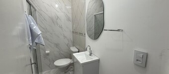 Fully furnished apartment in an excellent location.
