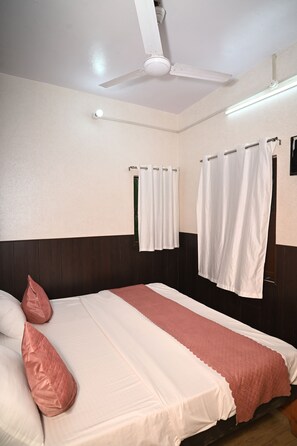 Room - New Bala Ji (Varanasi)
