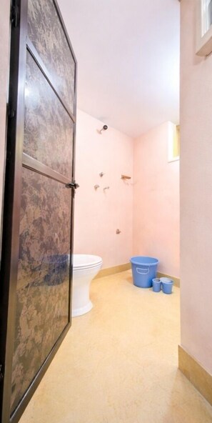 Đồ dùng nhà tắm miễn phí, khăn tắm, xà phòng, dầu gội 