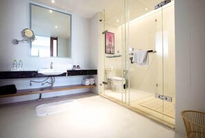 Bathroom - Ramada Encore by Wyndham Wuhan (Wuhan)