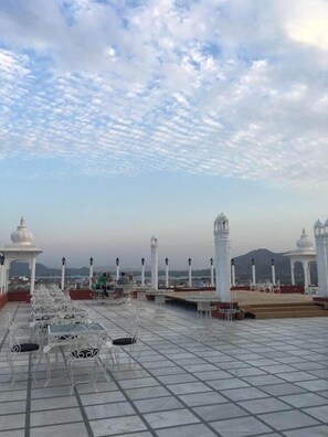 Outdoor dining - Mewargarh - Red Tullip Hotels, Udaipur (Udaipur)