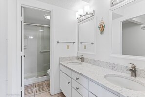 Hair dryer, towels - Townhouse style condo 1 block from beach! (Indian Rocks Beach)