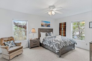 Iron/ironing board, WiFi, bed sheets - Townhouse style condo 1 block from beach! (Indian Rocks Beach)