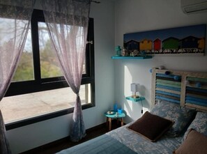 Iron/ironing board, Internet, bed sheets - Modern house with garden and jacuzzi (Eyguières)