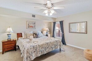 3 bedrooms, iron/ironing board, WiFi, bed sheets - Casa de Playa 206 - Beach Front Condo (Indian Rocks Beach)