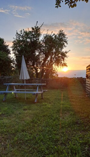Property grounds - Sunset de Bénévent, country cottage for 4 to 6 people (Bénévent-l'Abbaye)