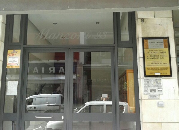 Exterior detail - Kaktus (Bari)