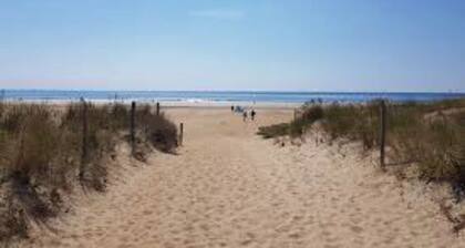 CHALET BORD DE MER 10 MIN A PIED 6 PERSONNES JARDIN CLOS PROCHE PISTES CYCLABLES