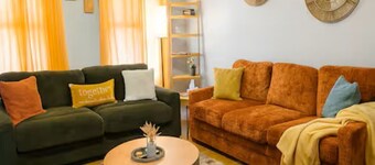 Heart of Shrewsbury St – 2BR Stay