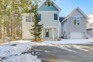 Exterior - 1 Mi to Bethany Beach: Family Home on Golf Course! (Bethany Beach)