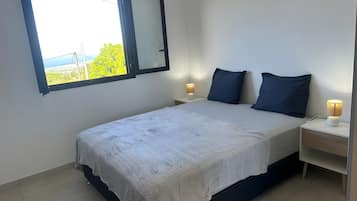 Silitysrauta/-lauta, Wi-Fi, vuodevaatteet