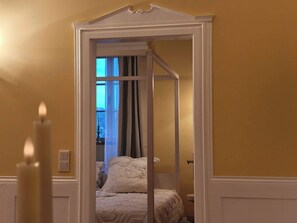 Bureau, fer et planche à repasser, Wi-Fi, draps fournis