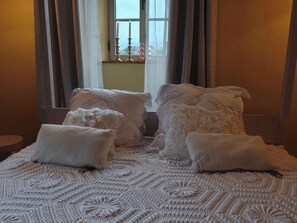 Desk, iron/ironing board, WiFi, bed sheets - Elegance & Charm in Château – Suite Marie Thérèse (Malberg)