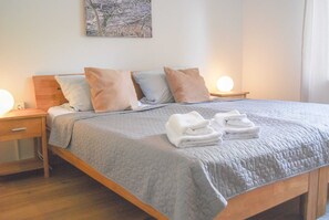 Iron/ironing board, travel crib, WiFi, bed sheets - Big Timeout, spring water shower, Thermal spa incl (Traben-Trarbach)
