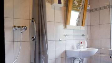 Dusche, Haartrockner, Shampoo