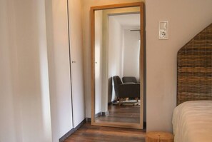 Bügeleisen/Bügelbrett, Reisekinderbett, WLAN, Bettwäsche