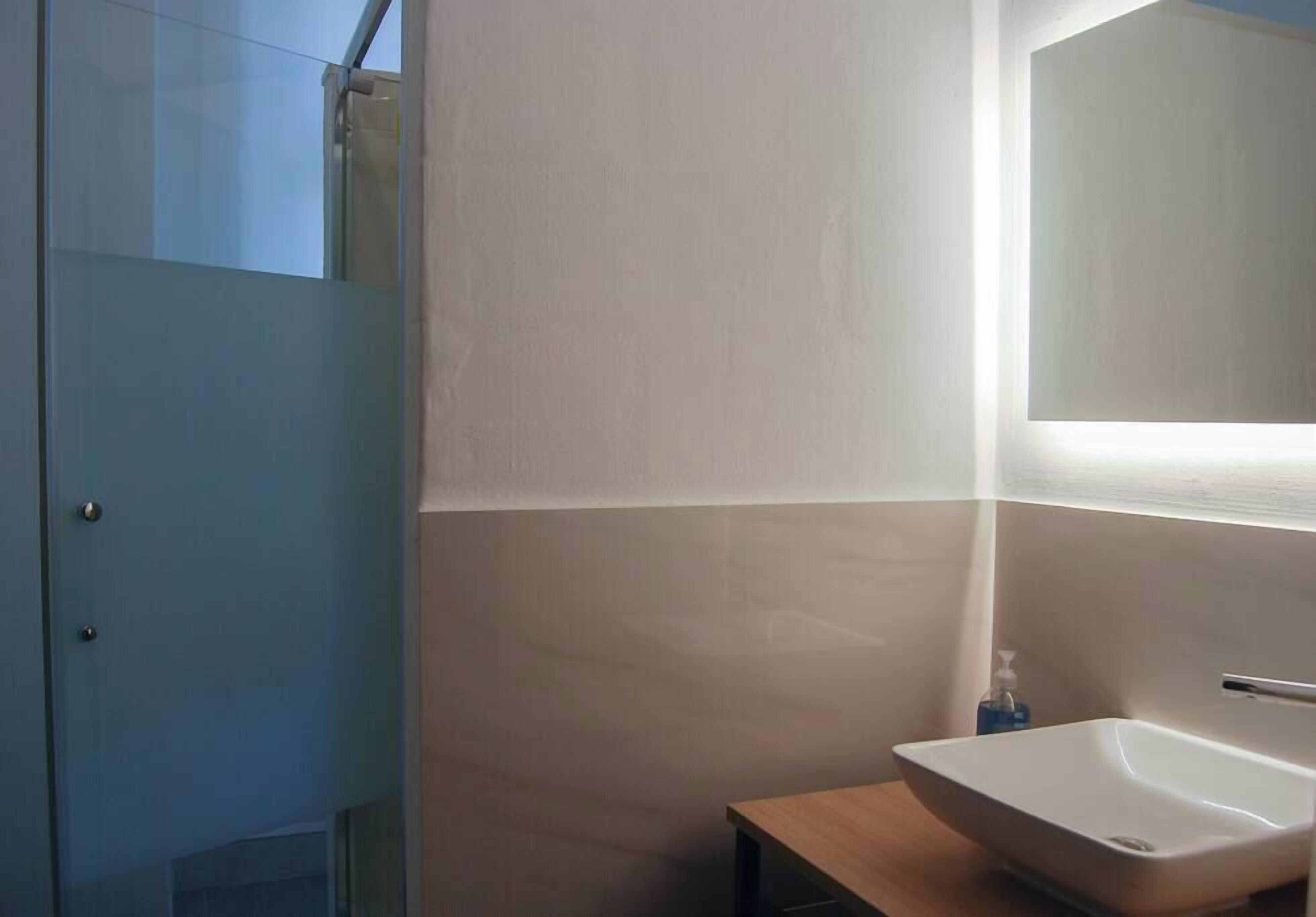 Dusche, Haartrockner, Shampoo