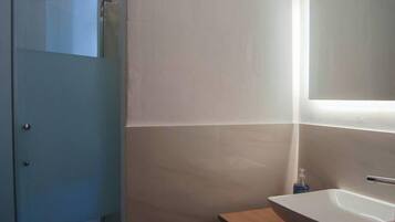 Dusche, Haartrockner, Shampoo