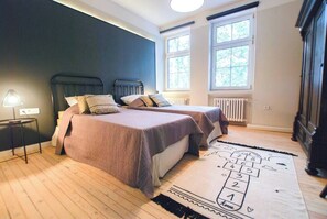 Iron/ironing board, travel crib, WiFi, bed sheets