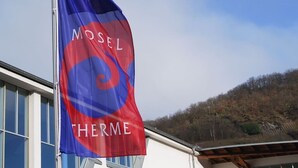 A flag with the text "MOSEL THERME" on a building. - The "Wildstein", spring water shower, Thermal spa inkl (Traben-Trarbach)