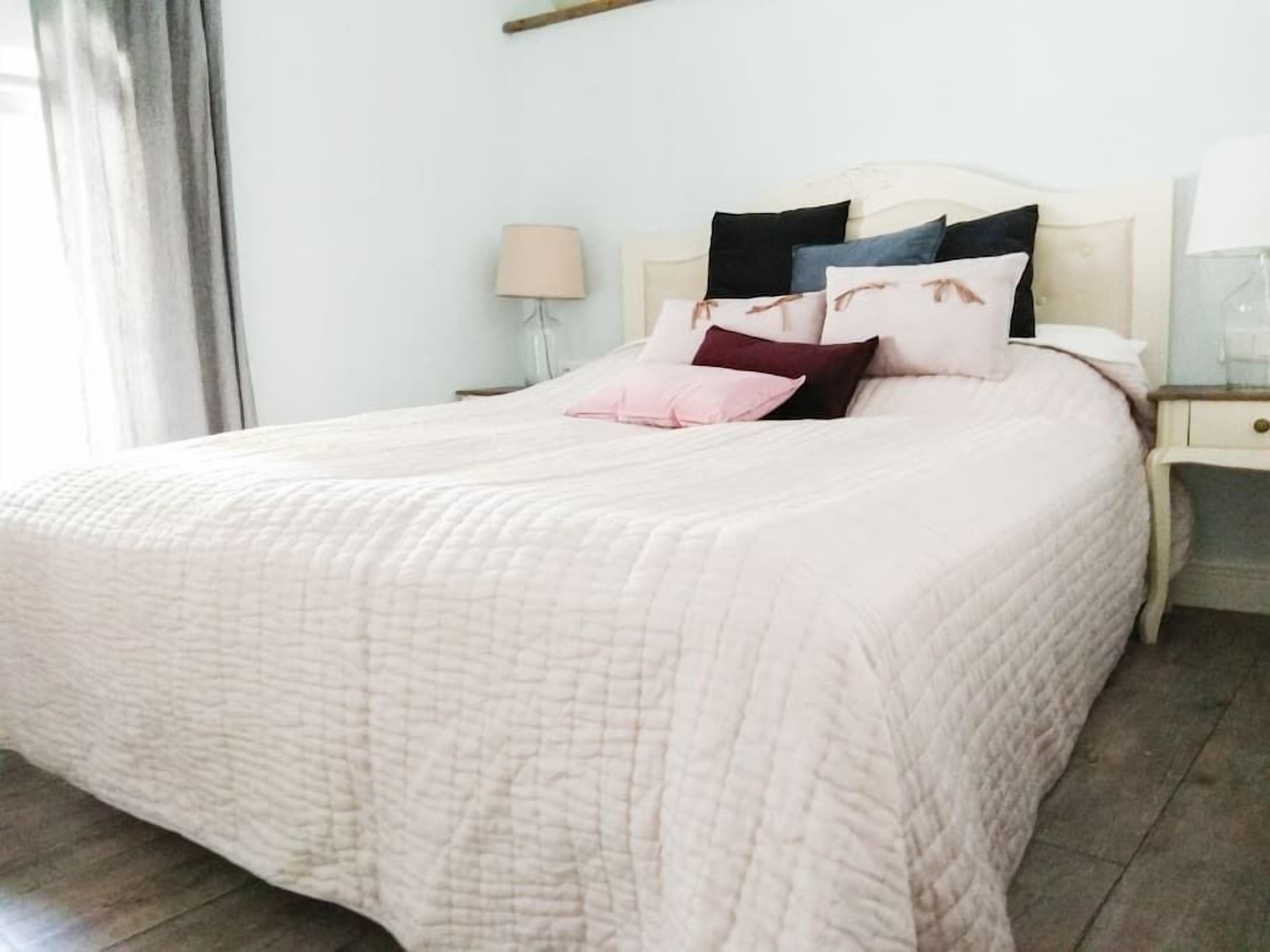 Iron/ironing board, travel cot, WiFi, bed sheets