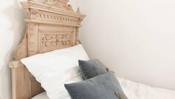 Iron/ironing board, travel crib, WiFi, bed sheets