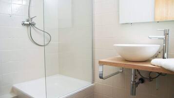 Dusche, Haartrockner, Shampoo