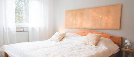 BĂŒgeleisen/BĂŒgelbrett, WLAN, BettwĂ€sche